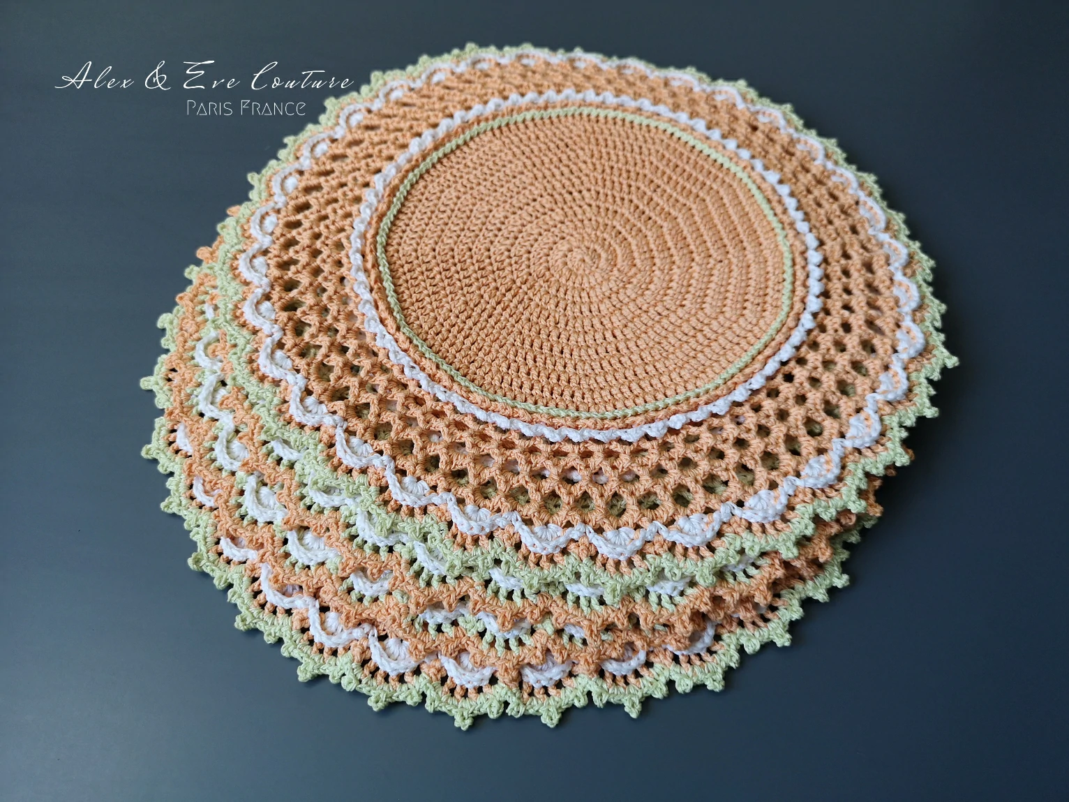 two-color-crochet-table-mats-set2